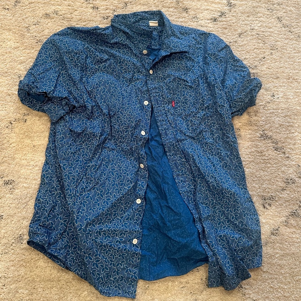 Levi’s Button up Blue Shirt